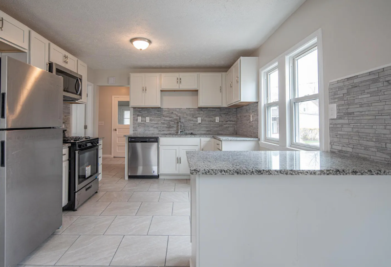 18708 Arrowhead Ave - Photo 3 of 11