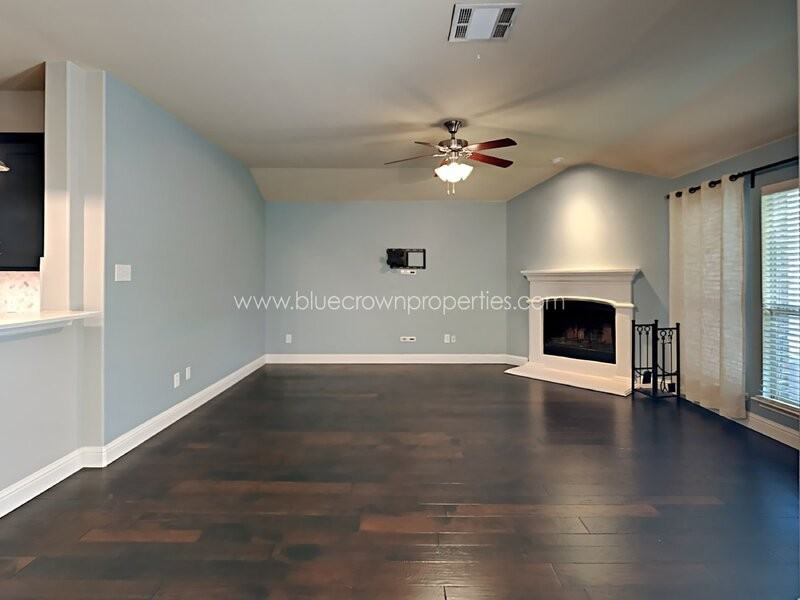 1103 Bexar Ave - Photo 2 of 18