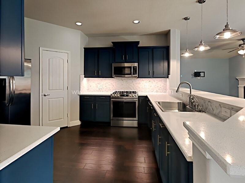 1103 Bexar Ave - Photo 4 of 18