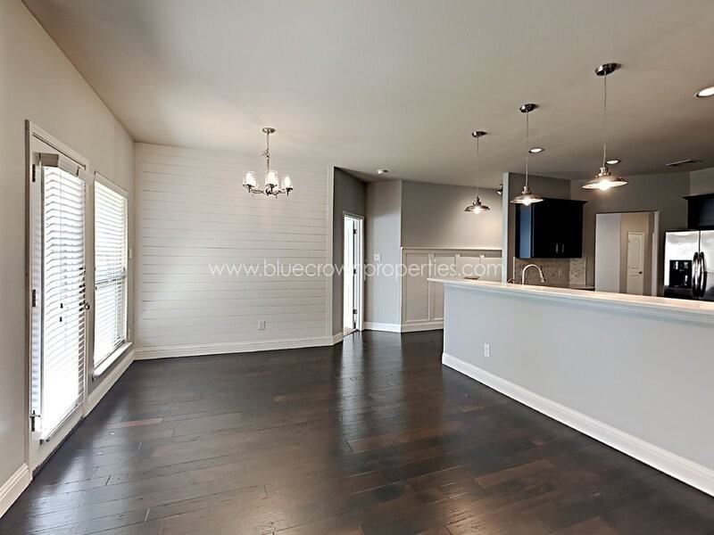 1103 Bexar Ave - Photo 6 of 18