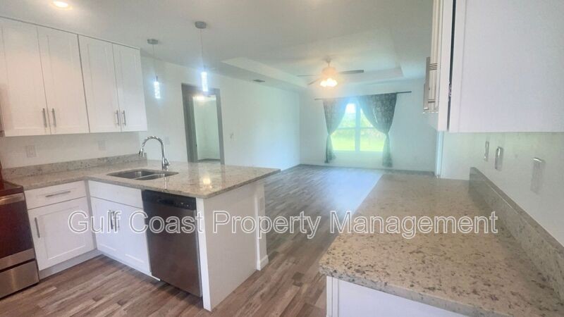 27100 Savoy Dr - Photo 4 of 19