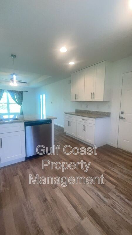 27100 Savoy Dr - Photo 5 of 19