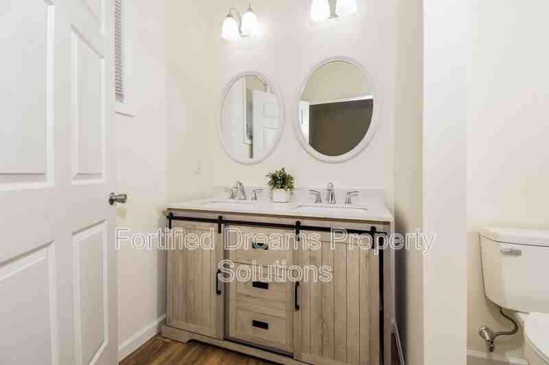 490 W Dameron Ave - Photo 3 of 10