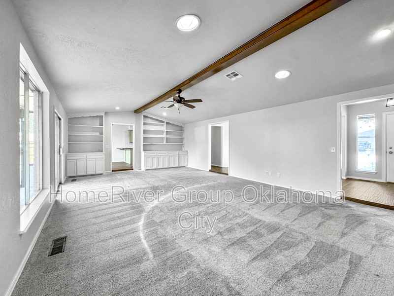 12017 Surrey Ln - Photo 3 of 22