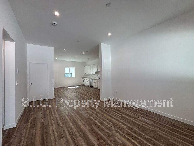 6727 Alcove Ave #6727 - Photo 2 of 15