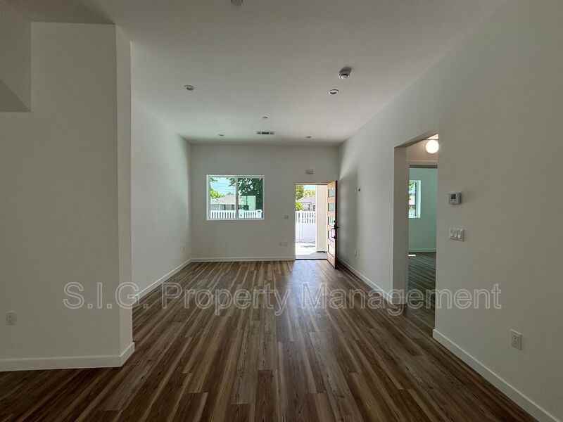 6727 Alcove Ave #6727 - Photo 3 of 15