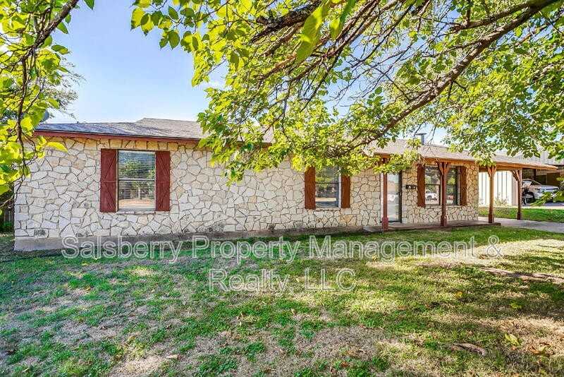 1113 Gifford Dr - Photo 4 of 37