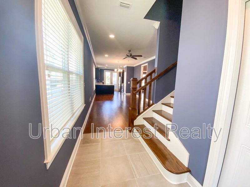403 King St - Photo 2 of 23