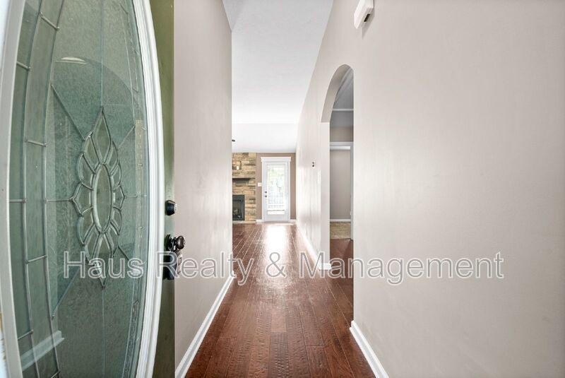 1296 Freedom Dr - Photo 3 of 31