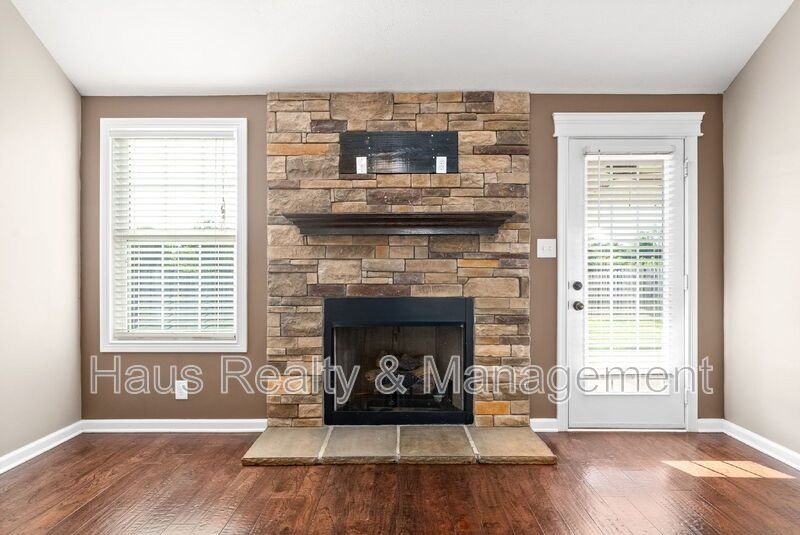 1296 Freedom Dr - Photo 5 of 31