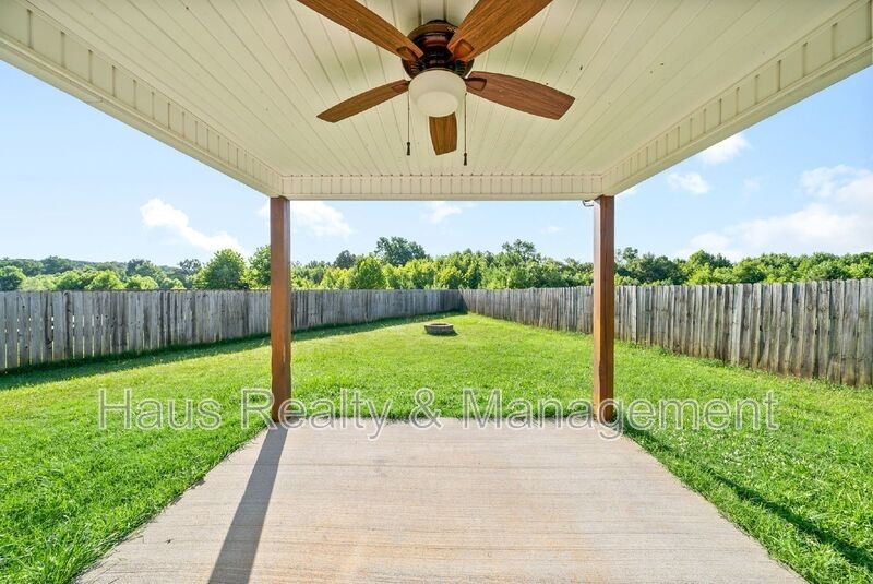 1296 Freedom Dr - Photo 4 of 31
