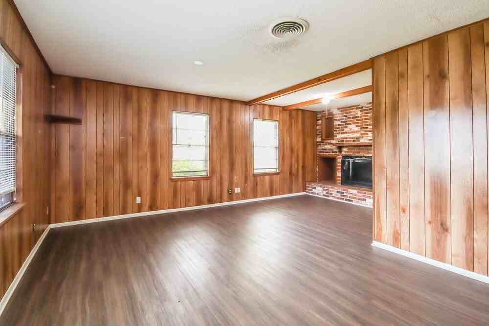 901 Westmont Dr - Photo 5 of 19