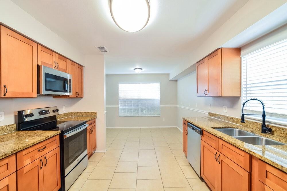 11184 Cypress Leaf Dr - Photo 7 of 20
