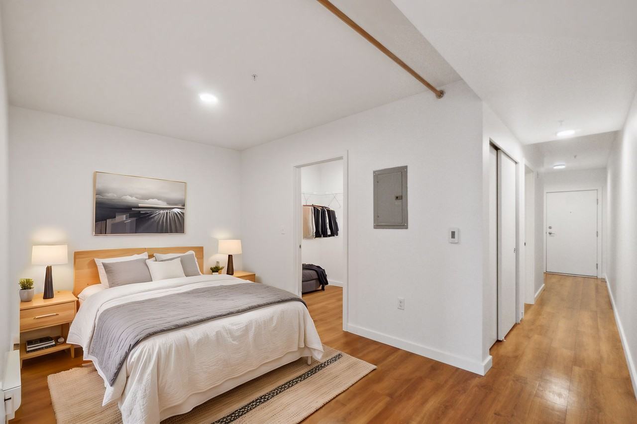 REO Flats - Photo 7 of 18