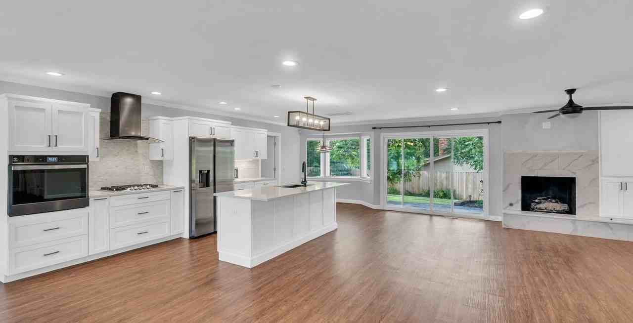7717 E 57th St - Photo 4 of 19