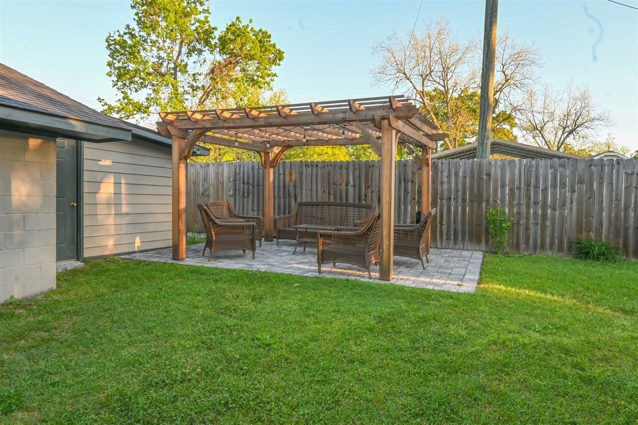 4203 Anglin Rd - Photo 3 of 27