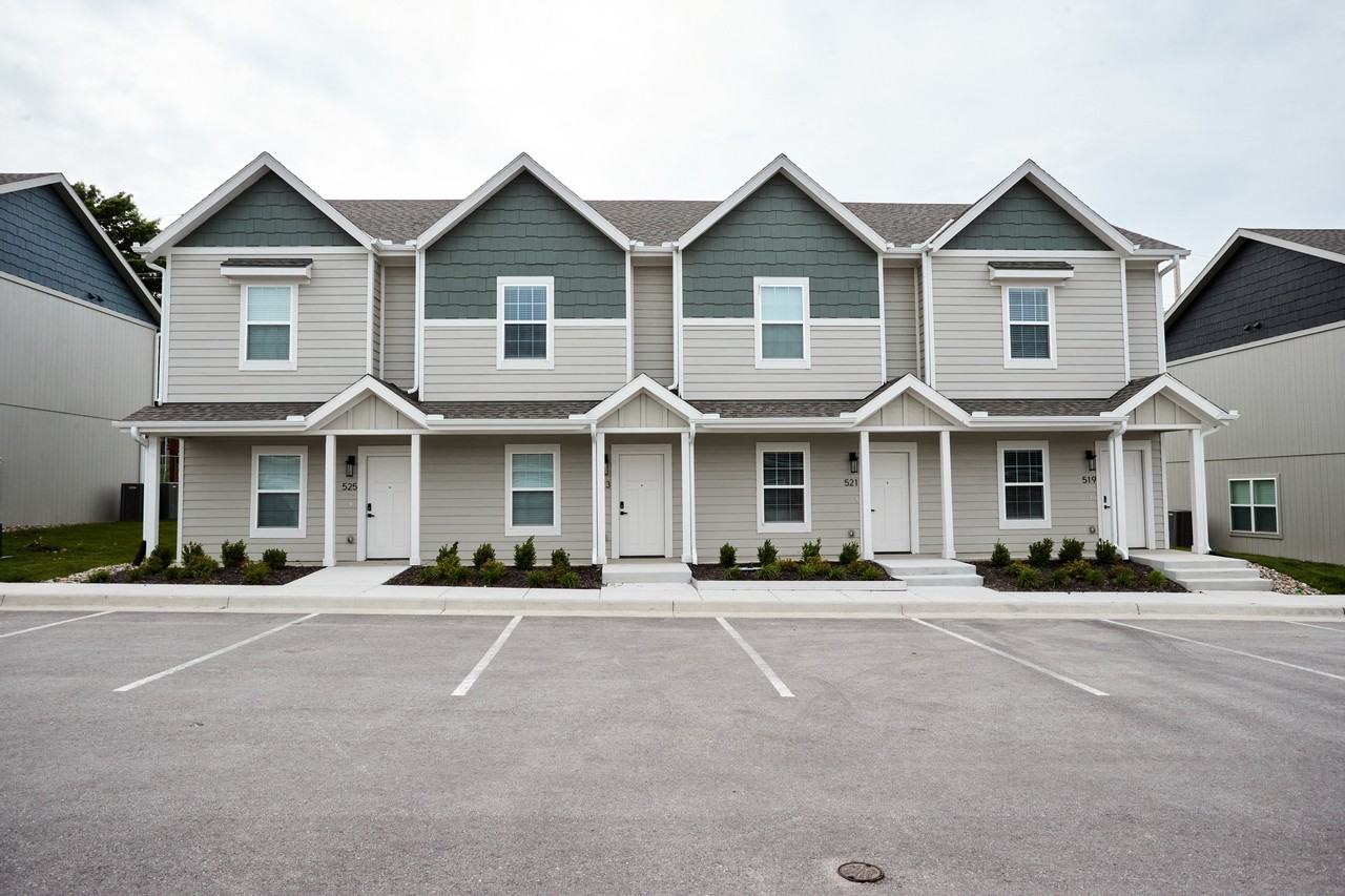 Ascend - Photo 3 of 50