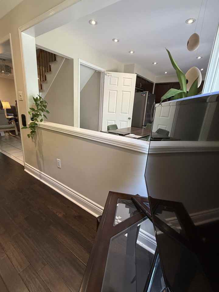 100 Bassett Boulevard - Photo 3 of 21