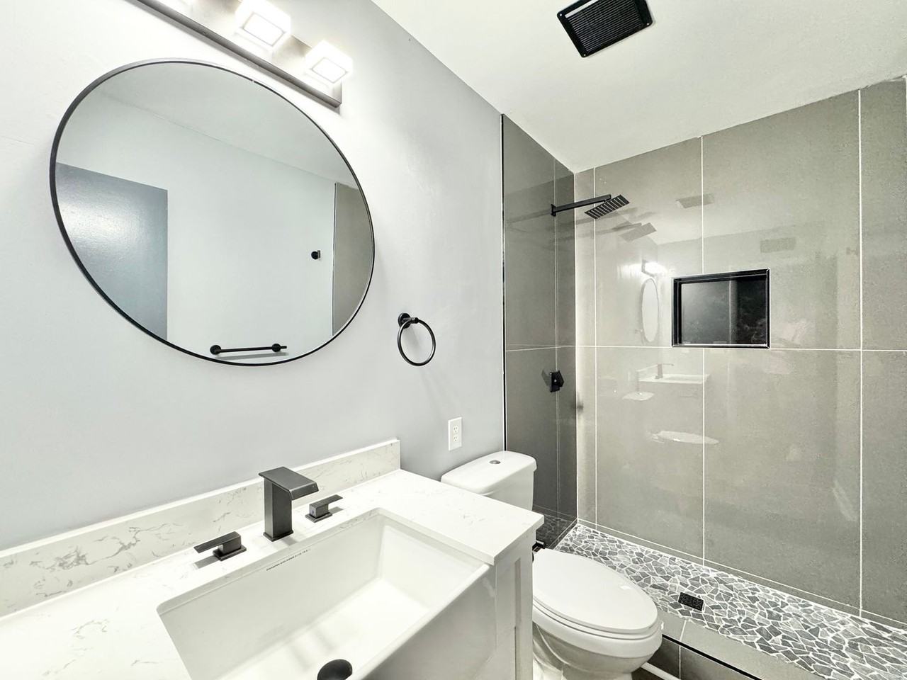 2896 Glen Hollow Rd - Photo 4 of 10