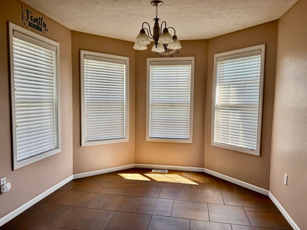 18410 Charity Dr - Photo 2 of 22
