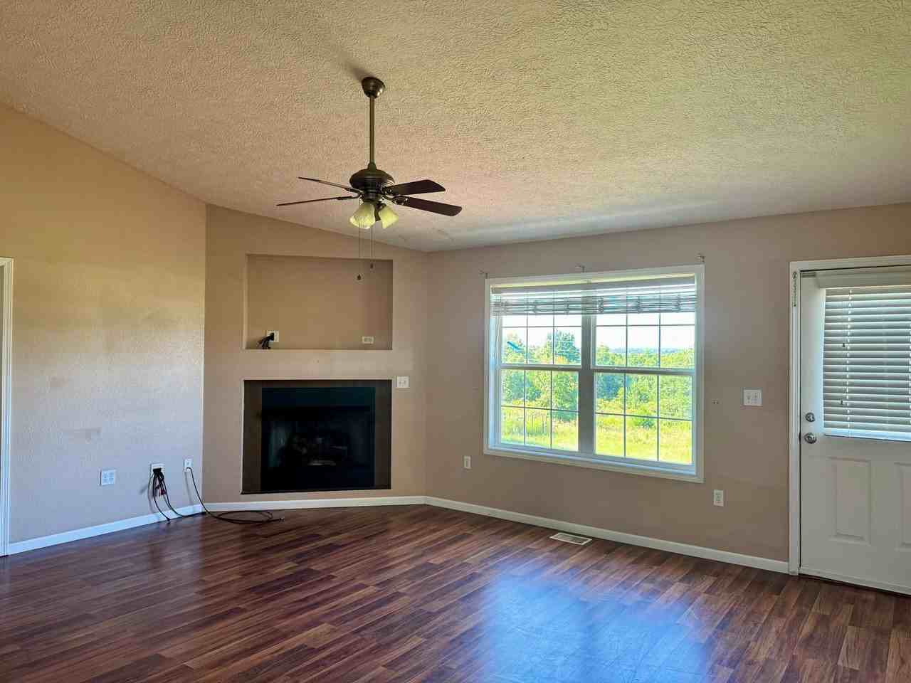 18410 Charity Dr - Photo 3 of 22