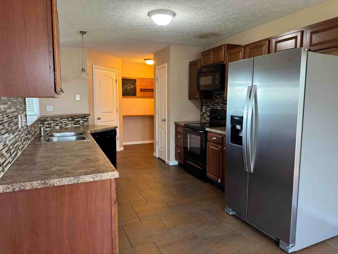 18410 Charity Dr - Photo 4 of 22