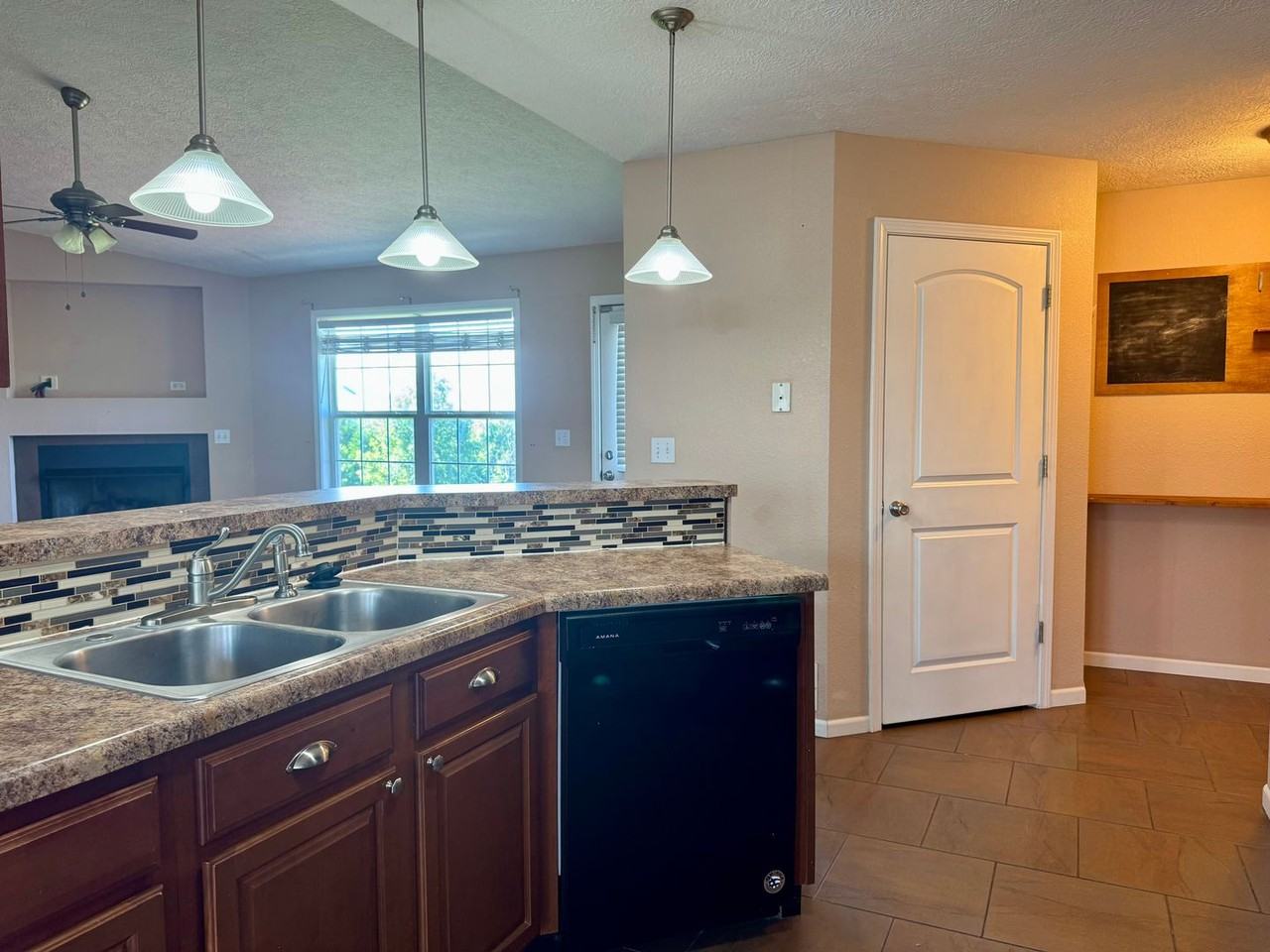 18410 Charity Dr - Photo 5 of 22
