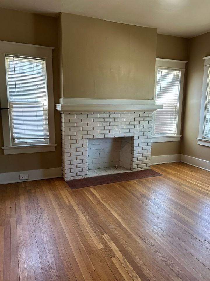 5313 Charlotte St - Photo 2 of 16