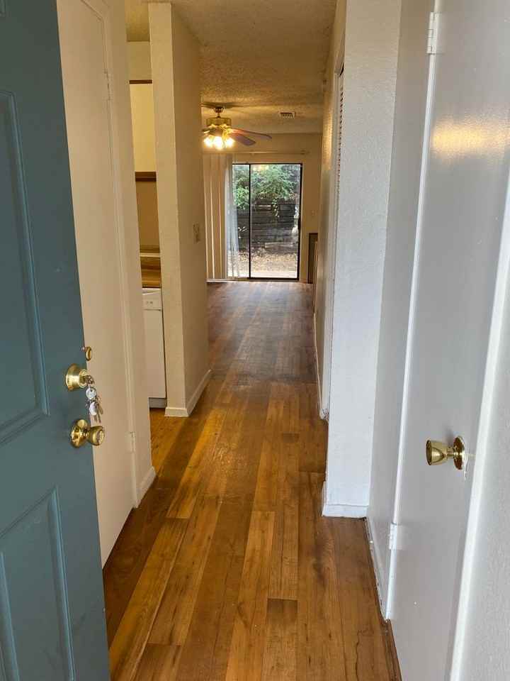 842 W Collins St - Photo 2 of 12