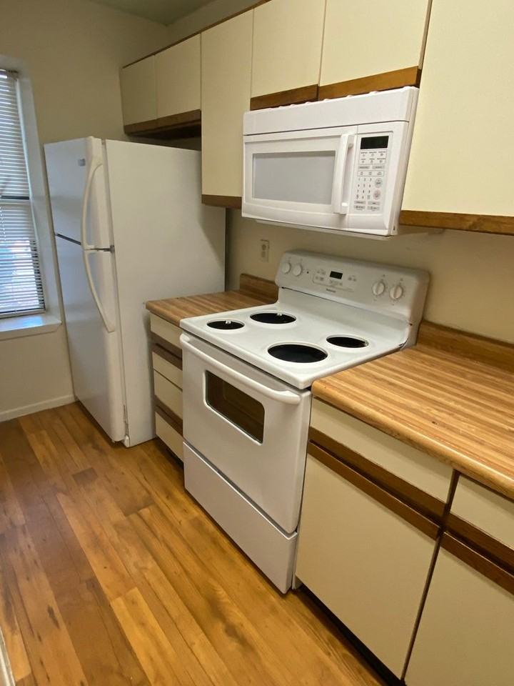 842 W Collins St - Photo 5 of 12