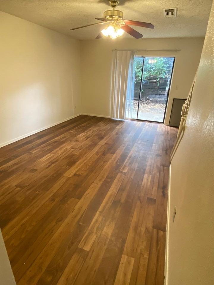 842 W Collins St - Photo 7 of 12