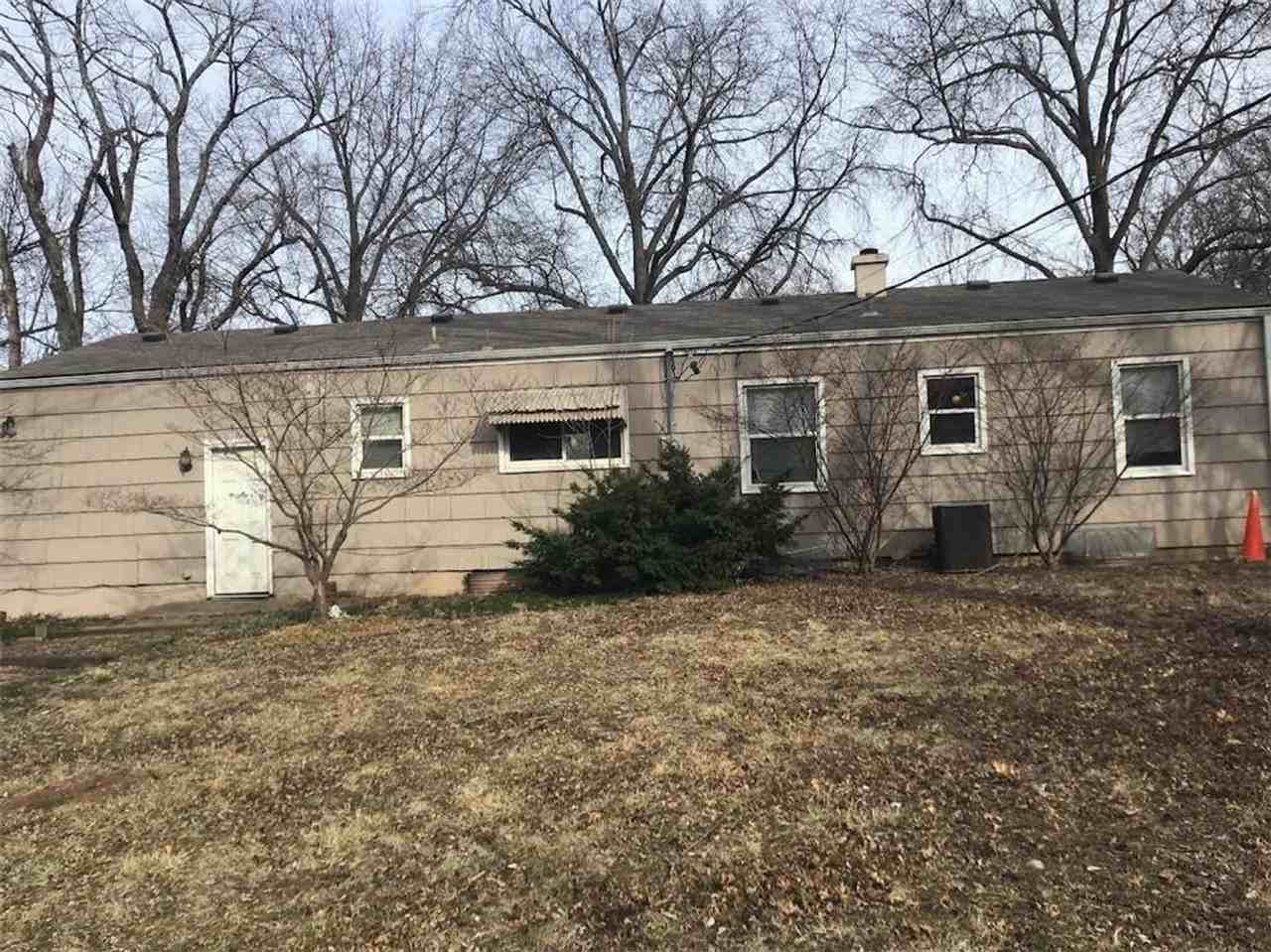 409 E 110th Ter - Photo 3 of 19