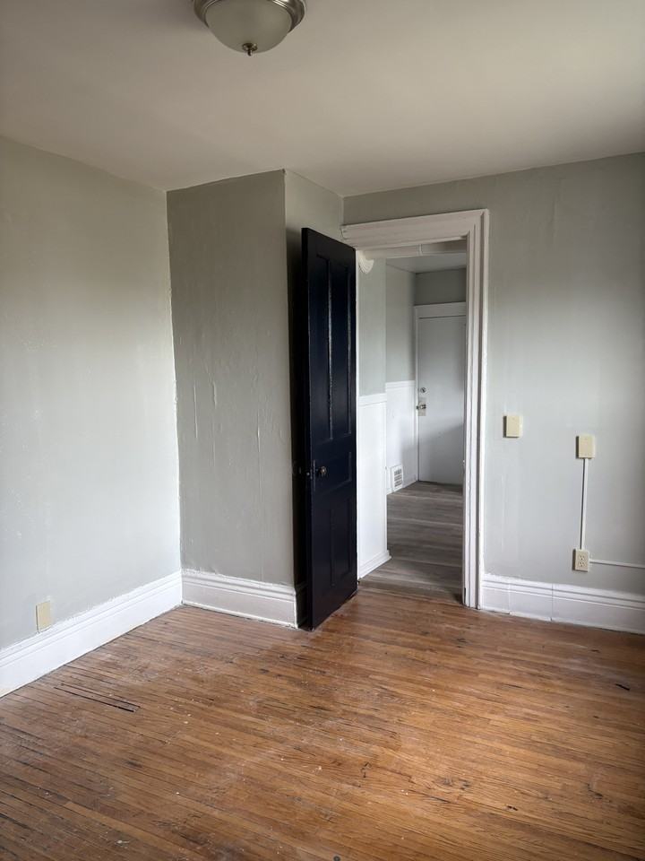 285 Auburn ave - Photo 3 of 6