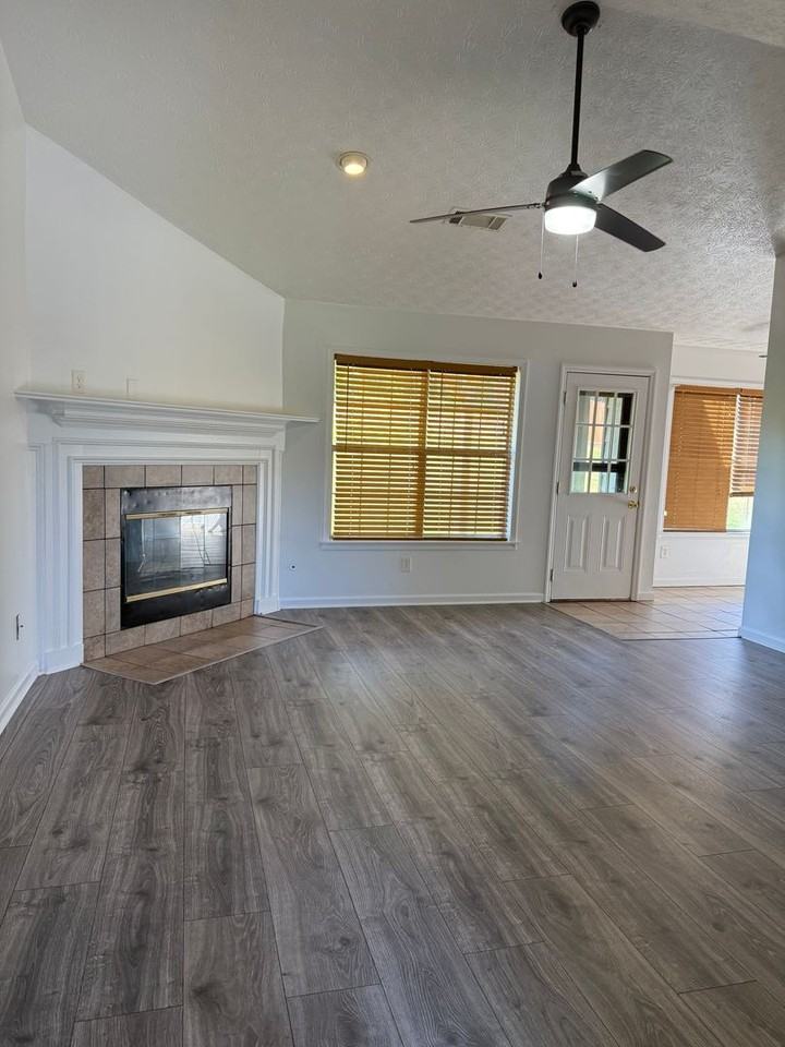 4403 Prestwick Dr - Photo 2 of 21