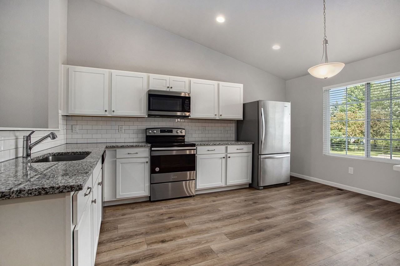 317 N Harris St - Photo 2 of 15