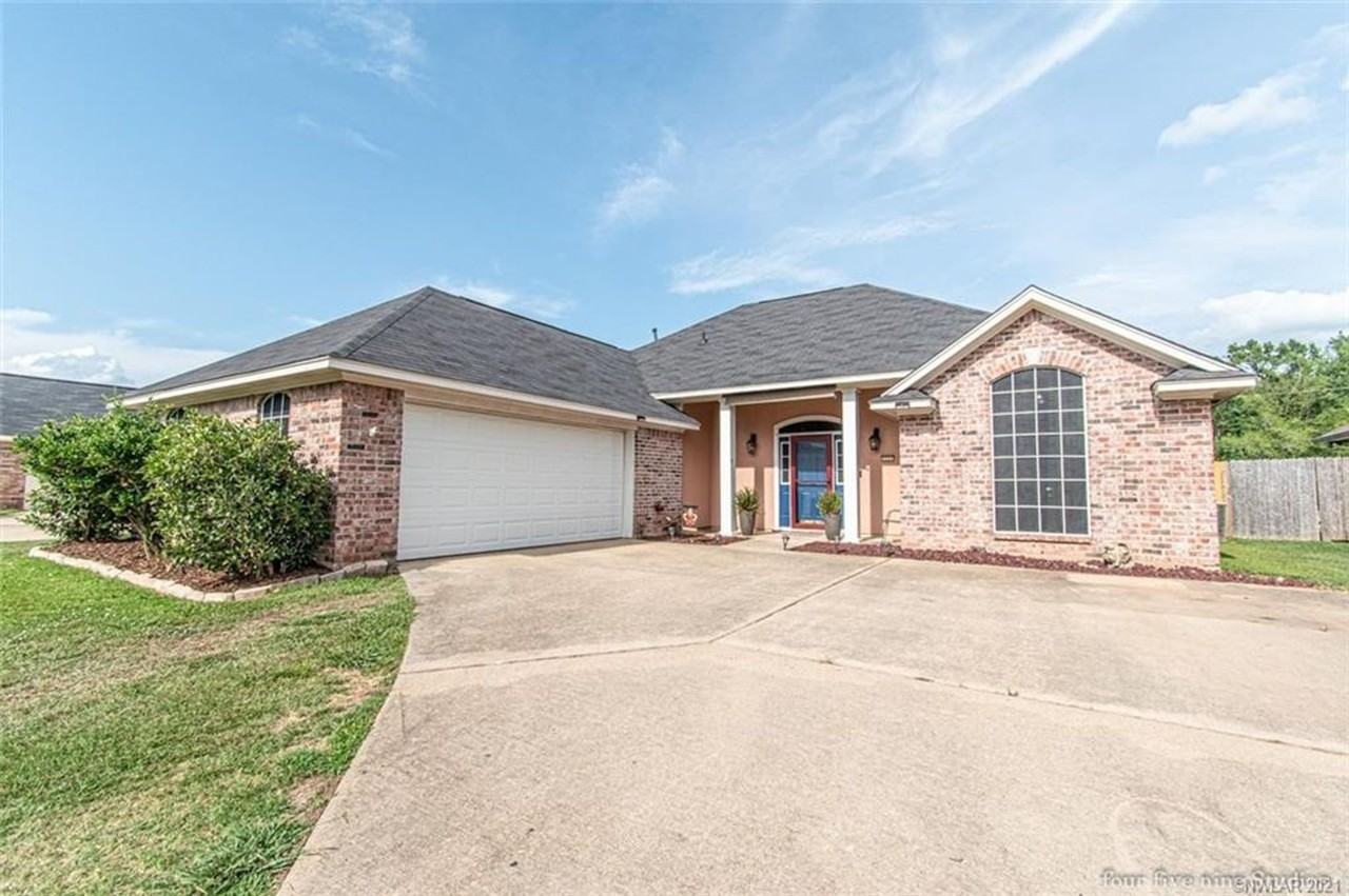 3222 Stockwell Rd - Photo 2 of 13