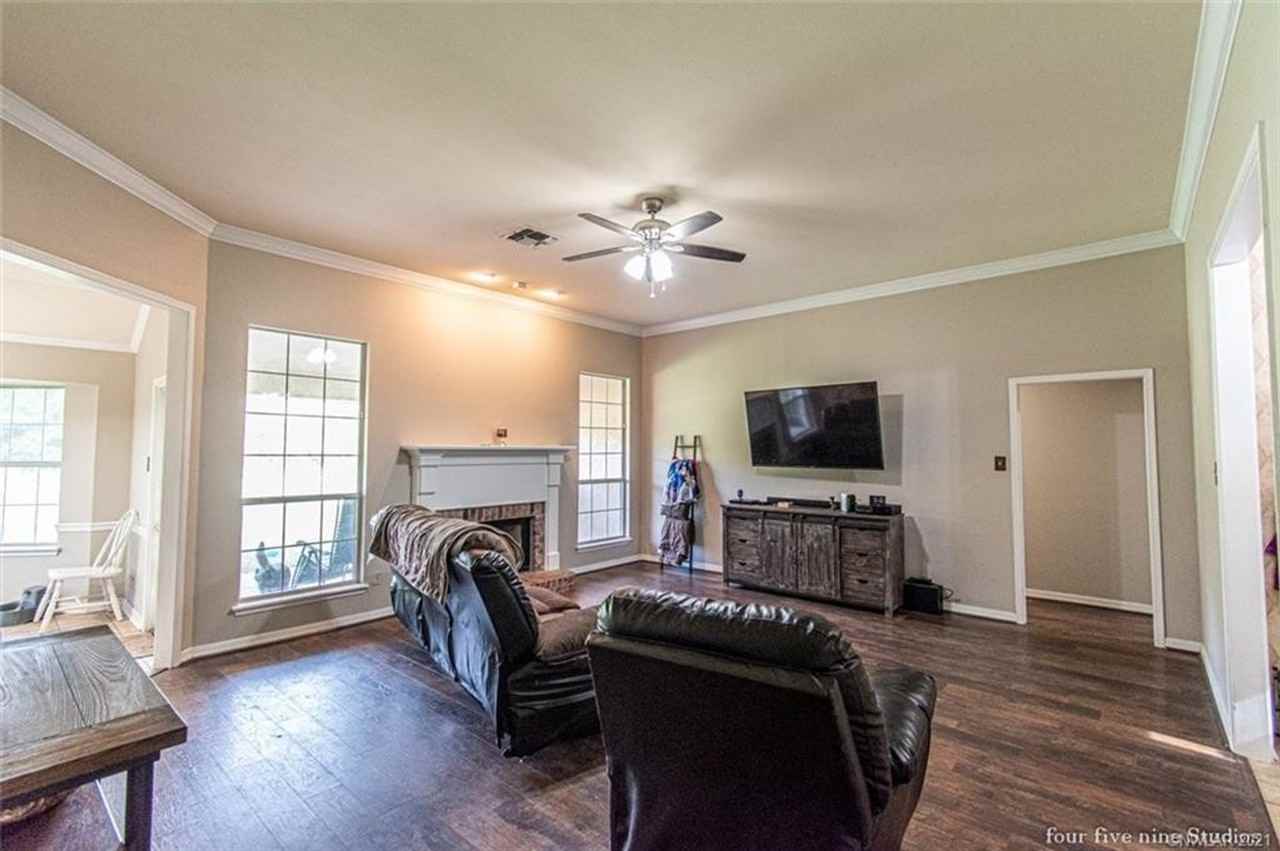 3222 Stockwell Rd - Photo 3 of 13