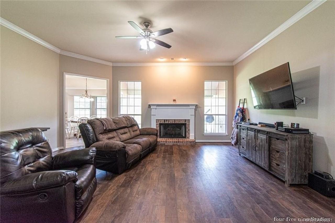 3222 Stockwell Rd - Photo 4 of 13