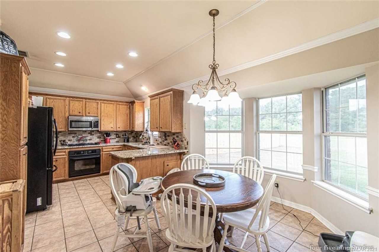 3222 Stockwell Rd - Photo 6 of 13