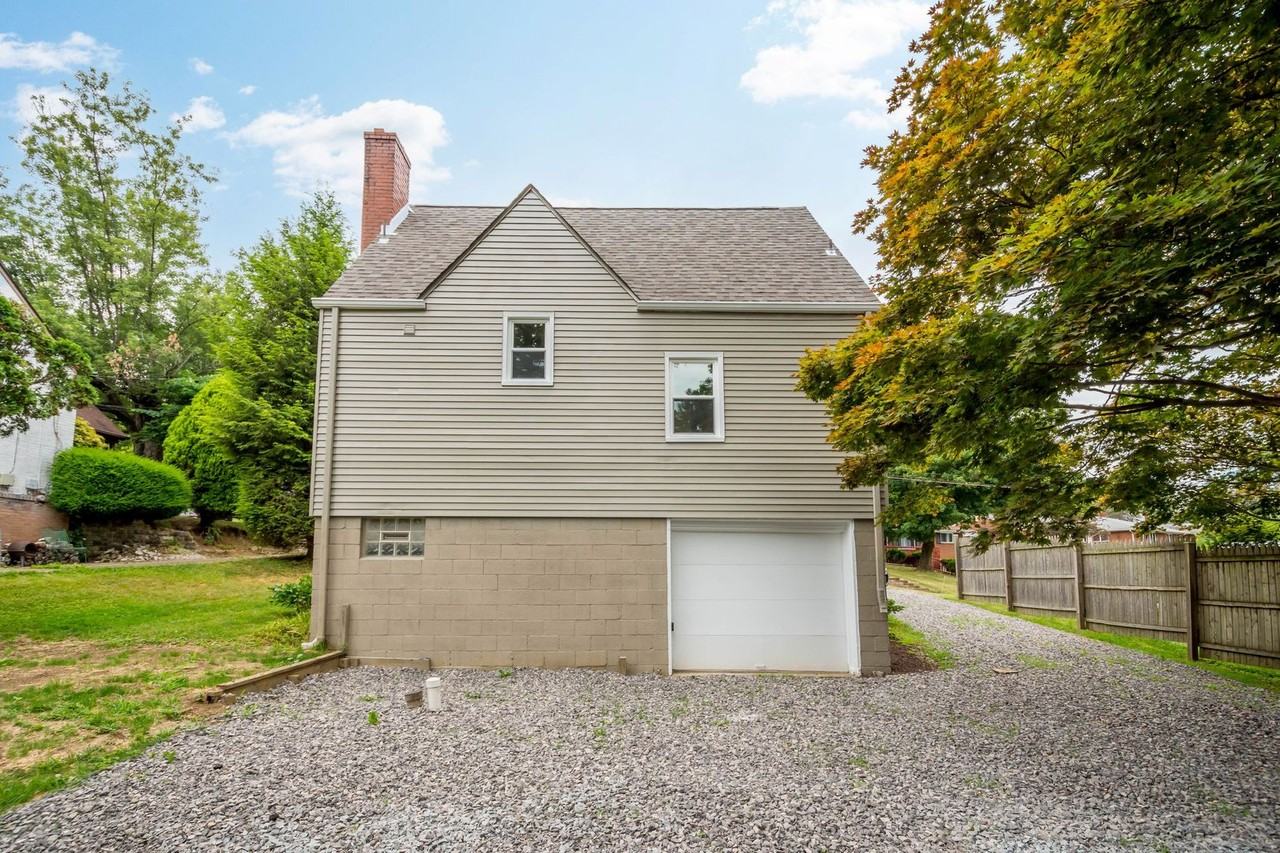 274 Idlewood Rd - Photo 3 of 26