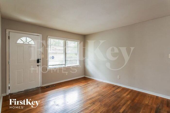 876 Bolton Pl Nw - Photo 3 of 15