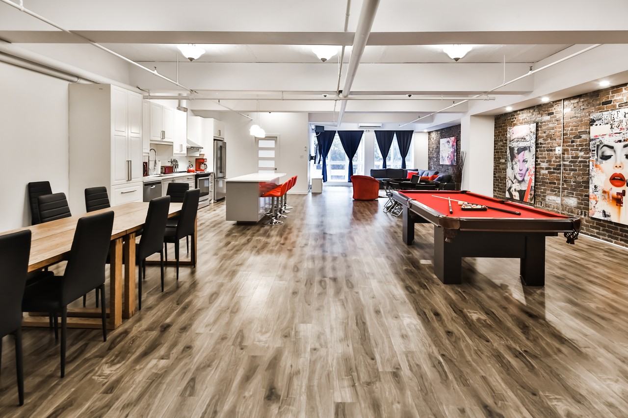 2070 Rue Clark #203