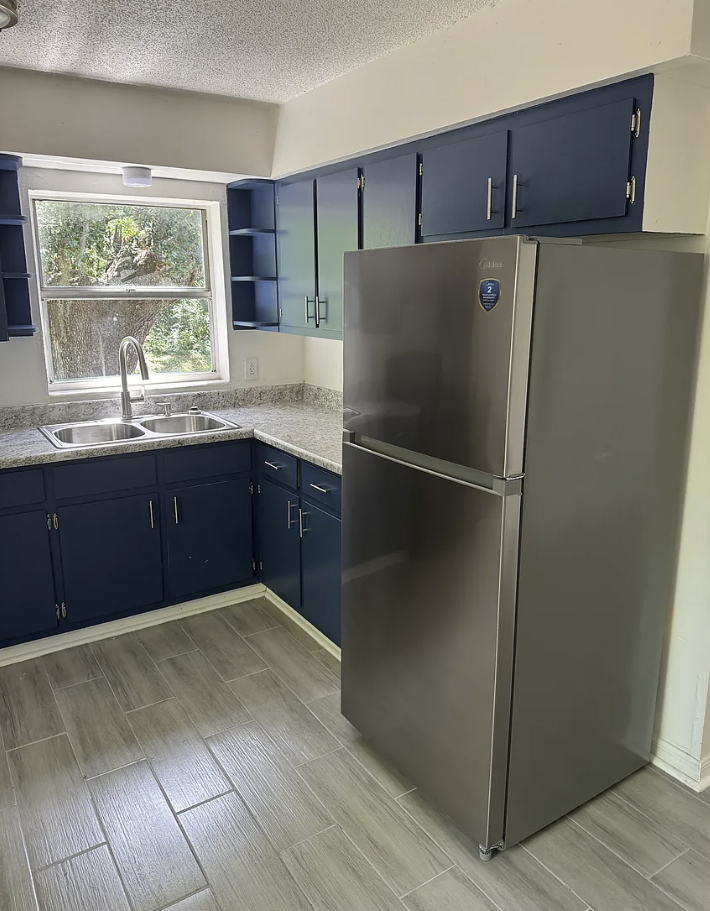 257 Ne 8th St #NA - Photo 3 of 18