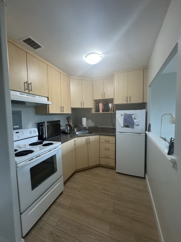 1545 Oxford Street - Photo 2 of 12