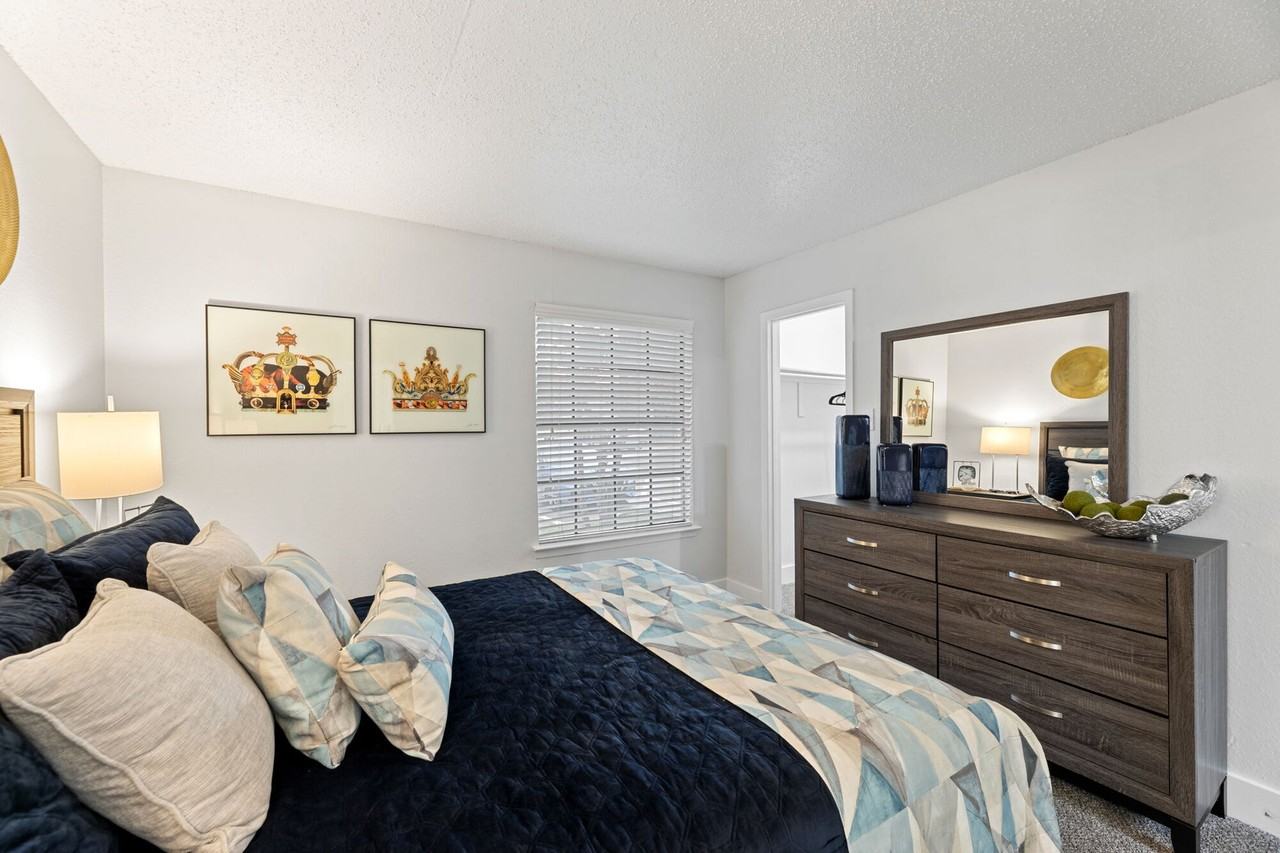 The Admiral Apartments - Photo 6 of 33