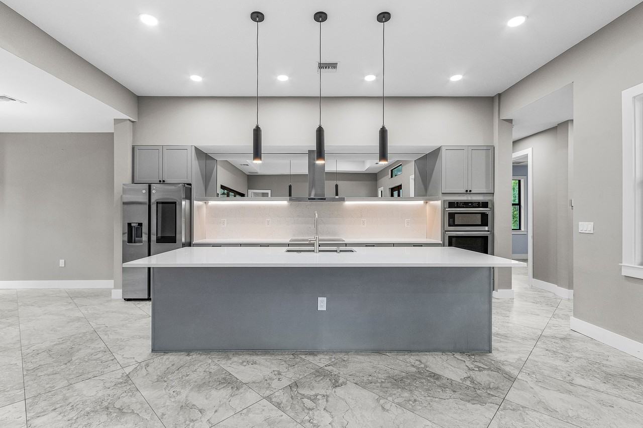 408 41st Ave Ne #NA - Photo 5 of 30