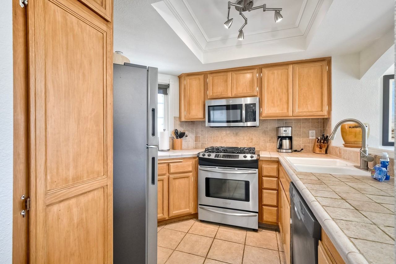 400 The Strand North #46 - Photo 3 of 24