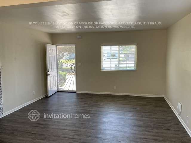321 S Gaffney Ave - Photo 3 of 17
