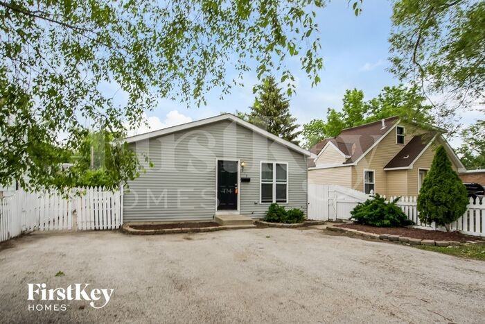 319 Fairlawn Dr - Photo 3 of 15
