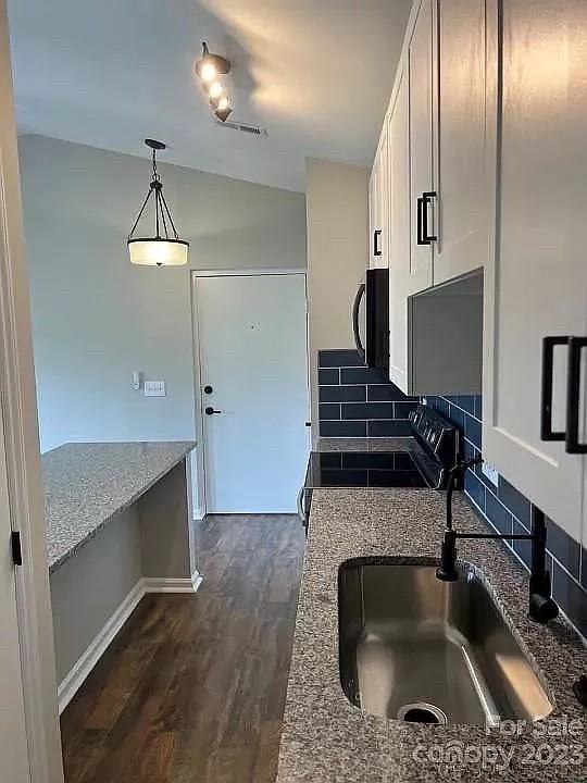 6116 Meadow Rose Ln - Photo 4 of 19